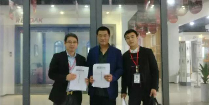 祝贺红橡树门窗成功签约福建泉州专卖店