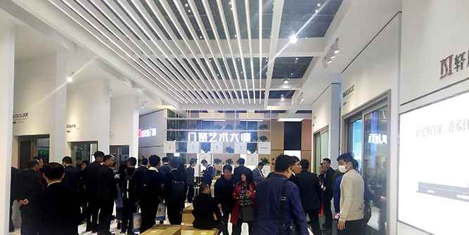 风起云涌 迎战未来 | 2019年中国建博会（上海）首日，轩尼斯门窗再掀浪潮！