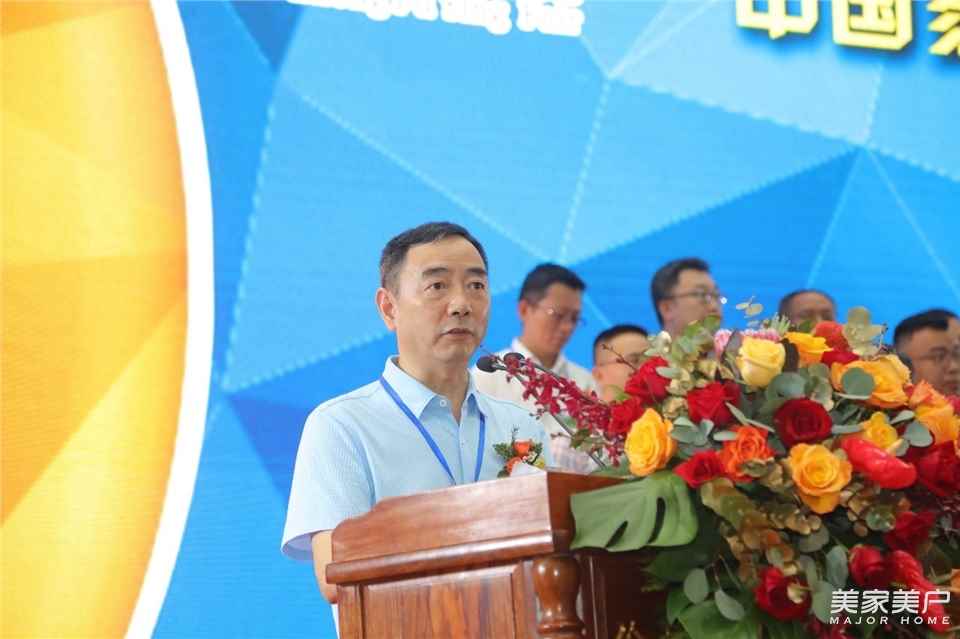 （广东省家具协会副会长兼秘书长张承志先生）