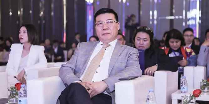 许惊鸿任月星家居新零售连锁集团总裁