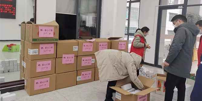 抗击疫情｜方索门窗•力帆铝业集团向家乡捐赠2万医用口罩