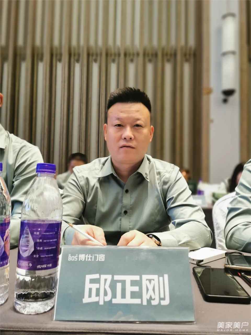 彭栋▲德力安装总经理李卫权▲博点玻璃董事长郭双连▲博友钢化董事长