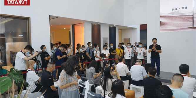 大家居、大定制下木门企业如何破局？TATA给出了门道