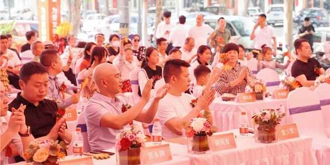 燃爆全城！濮阳德技优品门窗新店盛大开业，歌手香香亲临现场！