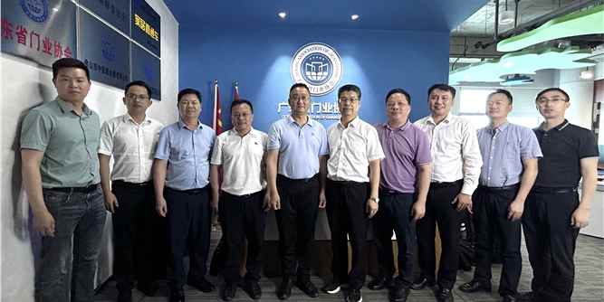 广西钦州市政协调研团莅临广东省门业协会,共商木业合作新机遇