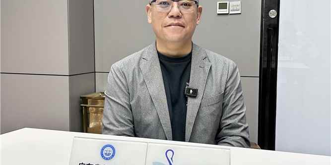 人物专访|新华强玻璃总经理郑鉴：向上延伸，向下扎根，守住质量底线是不可动摇的铁律