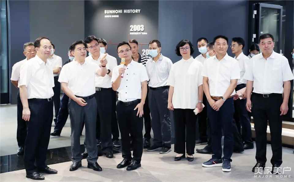 广东省政协主席王荣一行莅临新豪轩参观调研
